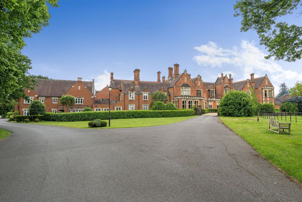 2 bed flat for saleStane Street, Billingshurst RH14