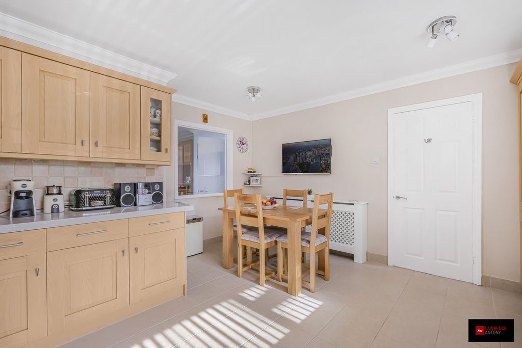 Additional image 28 of 5 bed detached house for saleLee Chapel Lane, Basildon SS16
