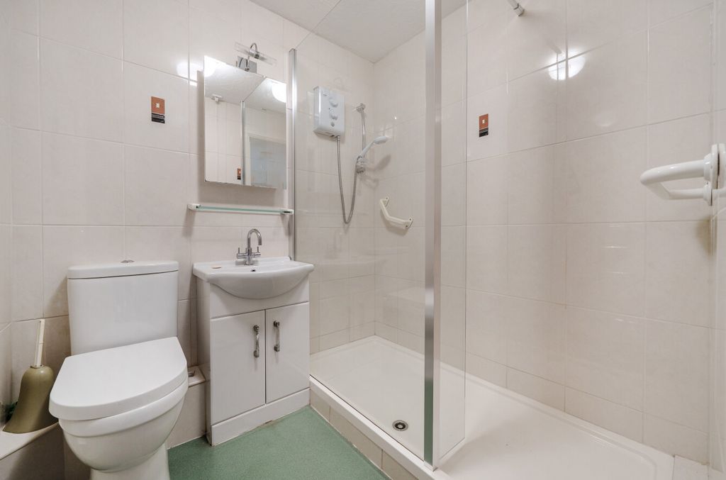 Additional image 9 of 2 bed flat for saleEllingham Close, Alresford, Hampshire SO24
