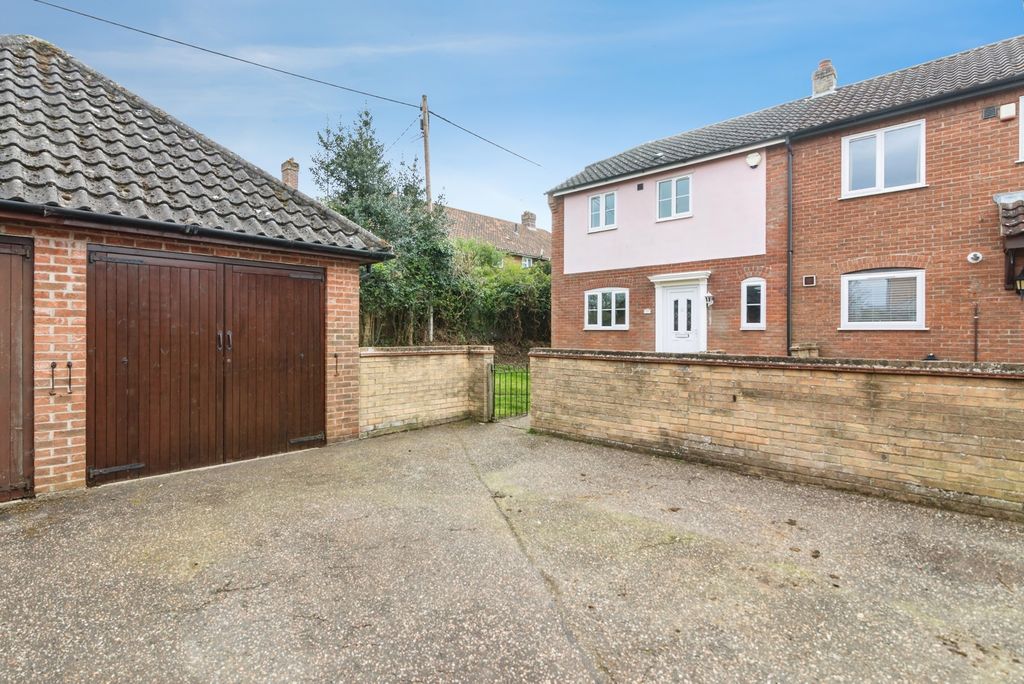 3 bed end terrace house for saleDukes Meadow, Beccles, Suffolk NR34