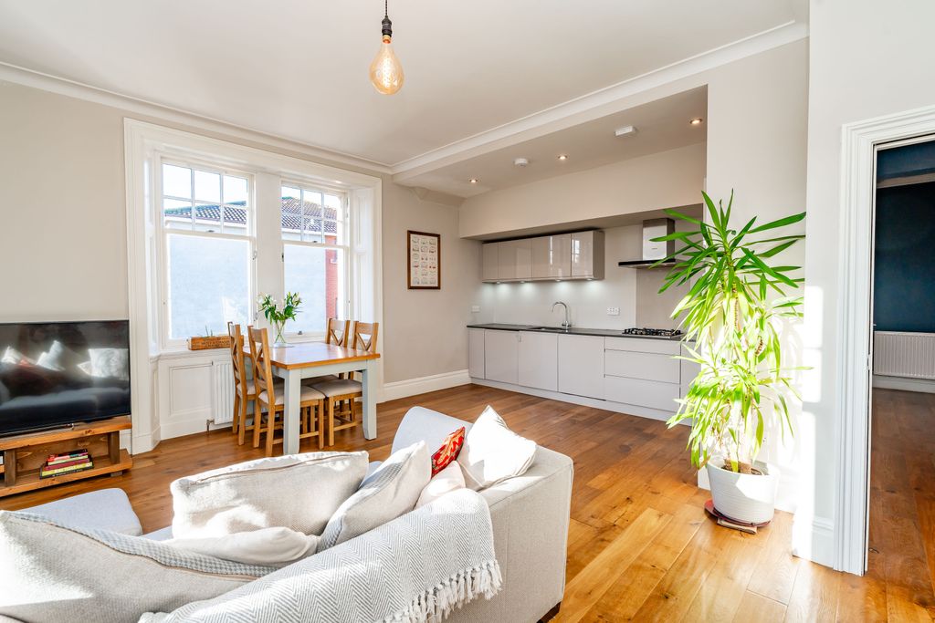 Additional image 2 of 2 bed flat for sale432/3 Lanark Road, Colinton, Edinburgh EH13