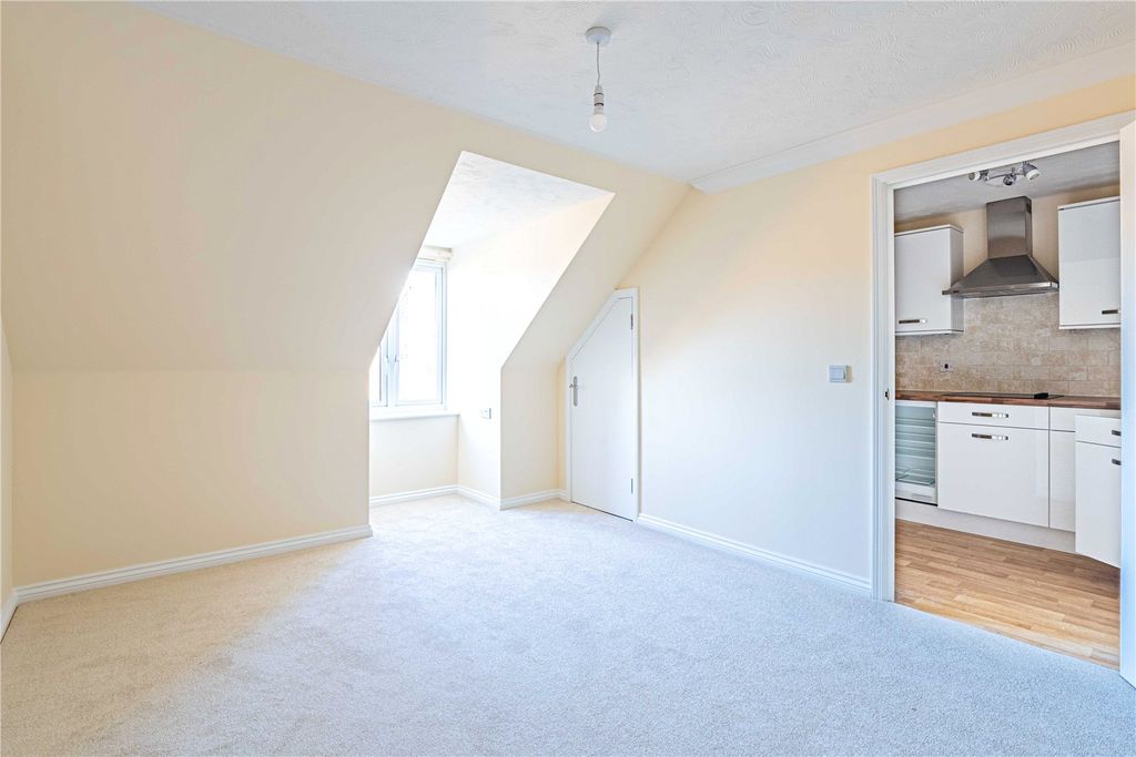 Additional image 6 of 2 bed flat for saleHigh Street, Berkhamsted, Hertfordshire HP4