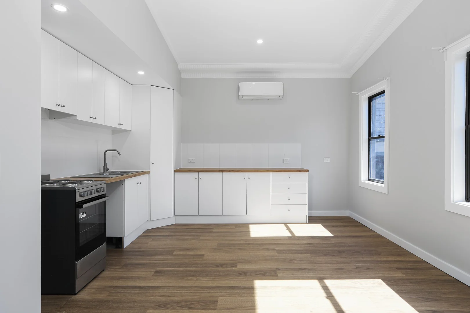 64 Robertson Street, Coniston NSW 2500