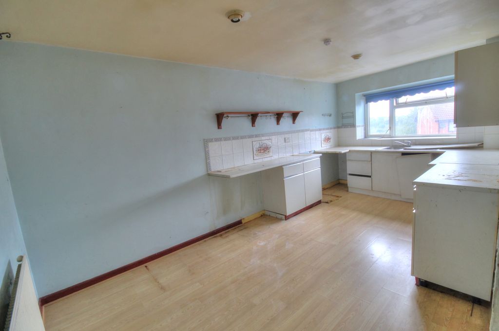 Additional image 5 of 2 bed flat for saleWhittall Drive East, Kidderminster DY11