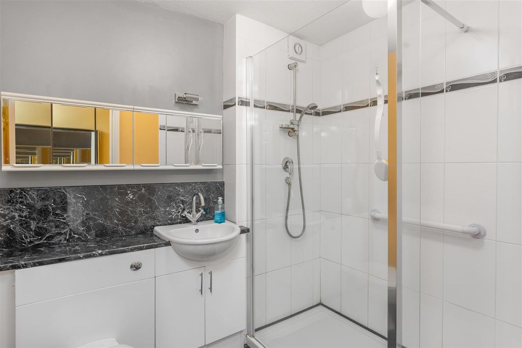 Additional image 6 of 2 bed flat for saleHornbeam Close, Banbury OX16