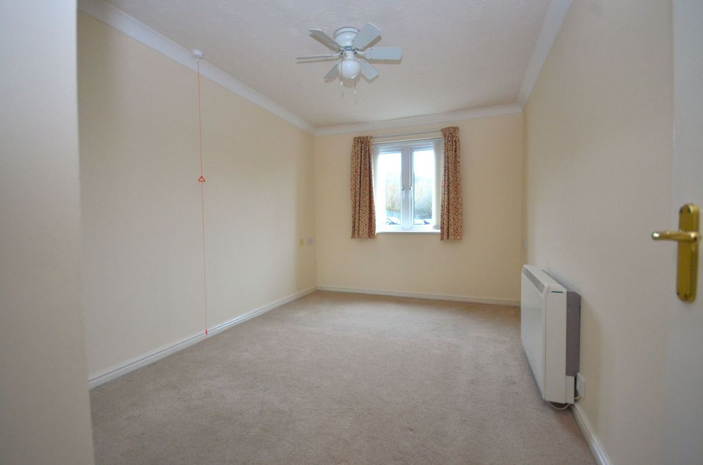 Additional image 9 of 1 bed flat for saleWoodlands Court, Walderslade Road, Chatham ME5