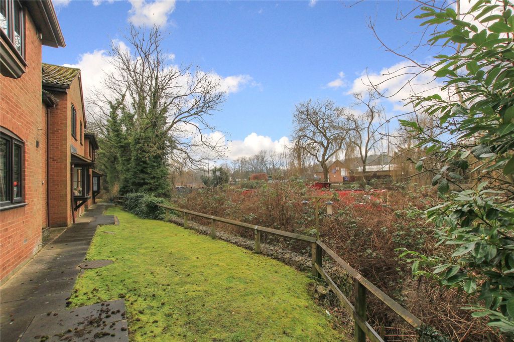 Additional image 10 of 2 bed flat for saleLower Kings Road, Berkhamsted, Hertfordshire HP4