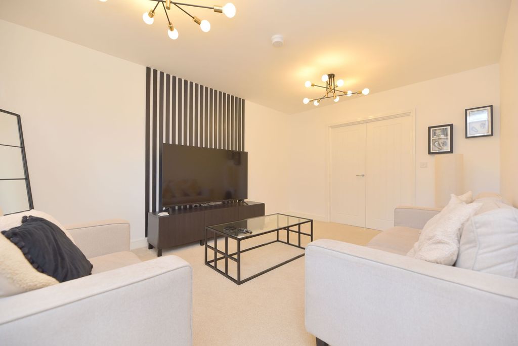 Additional image 7 of 5 bed detached house for saleBellflower Gardens, Biggleswade SG18