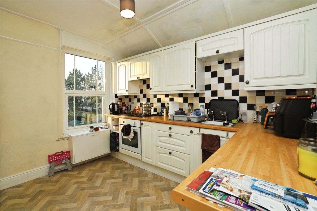 Additional image 13 of 3 bed flat for salePark Avenue, Bideford, Devon EX39