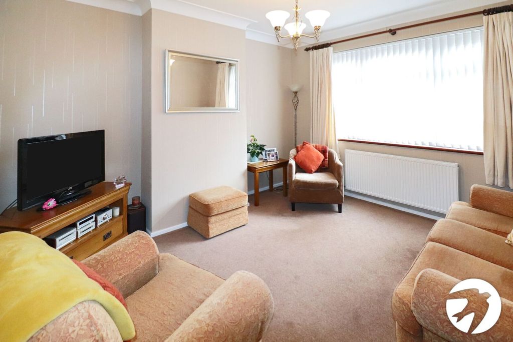 3 bed semi-detached house for saleParsonage Manorway, Belvedere, Kent DA17 photo 2