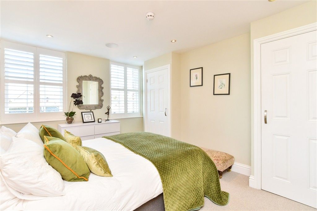 2 bed flat for saleHigh Street, Arundel, West Sussex BN18
