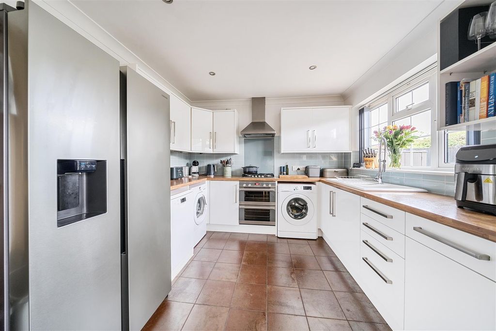 Additional image 5 of 4 bed detached house for saleNorthbrook Road, Aldershot GU11