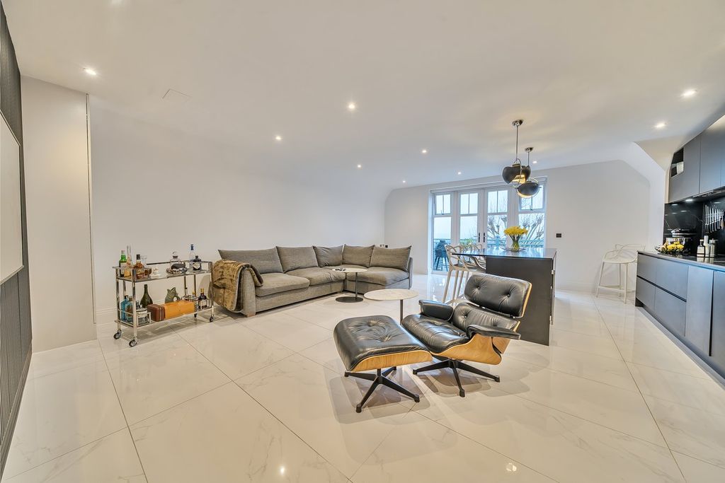 Additional image 4 of 3 bed flat for saleOverbury Avenue, Beckenham BR3