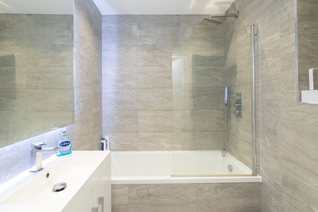 Additional image 5 of 1 bed flat for saleLincoln Road, Dorking RH4