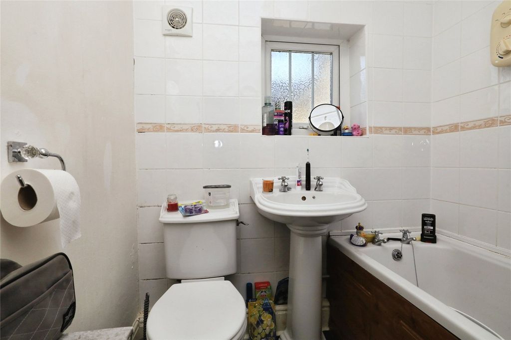 Additional image 14 of 3 bed flat for salePark Avenue, Bideford, Devon EX39