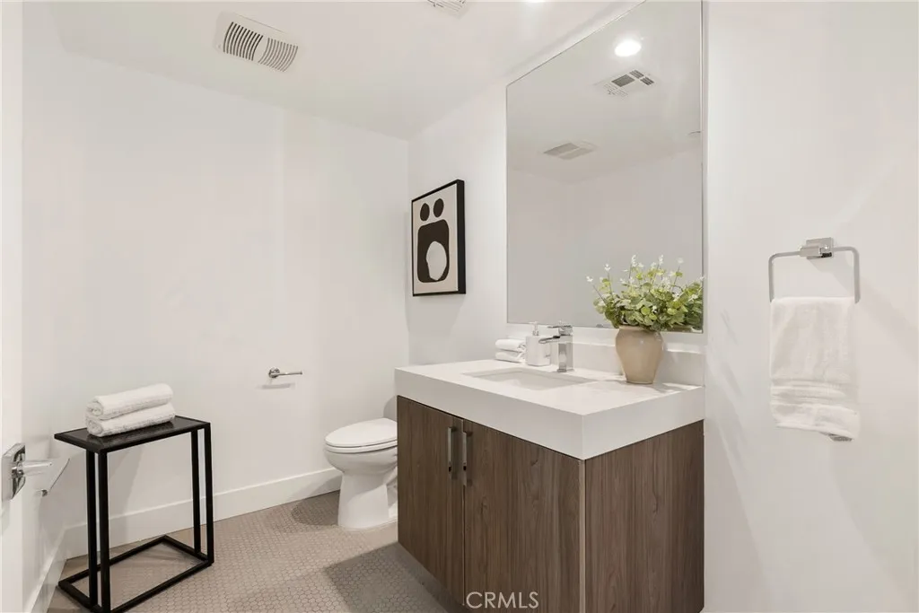Additional image 13 of 3715 San Marino Street Unit 105, Los Angeles, CA 90019