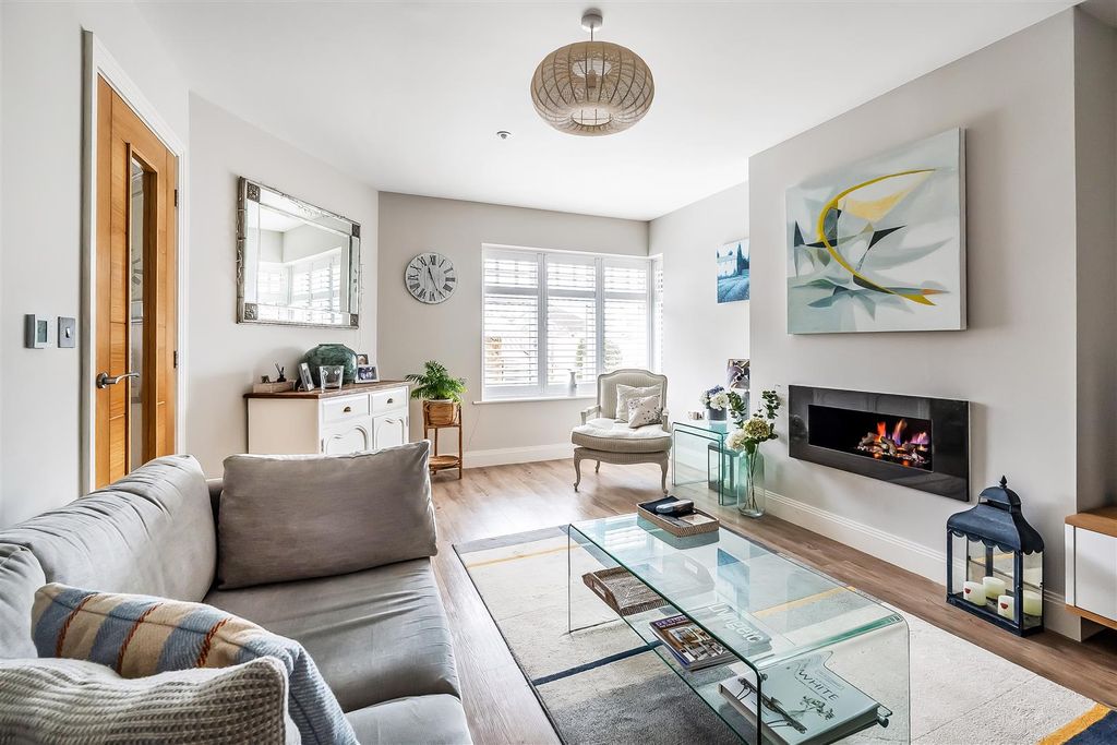 Additional image 11 of 3 bed detached bungalow for saleRoebuck Close, Ashtead KT21