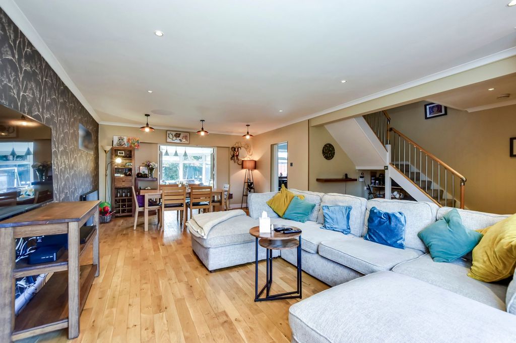 Additional image 2 of 4 bed detached house for saleGreenways, Abbots Langley WD5
