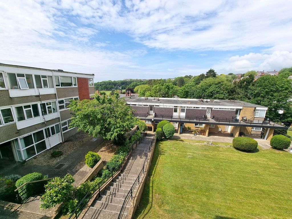 3 bed flat for saleSt. Nicholas Close, Rowan Court St. Nicholas Close CF62