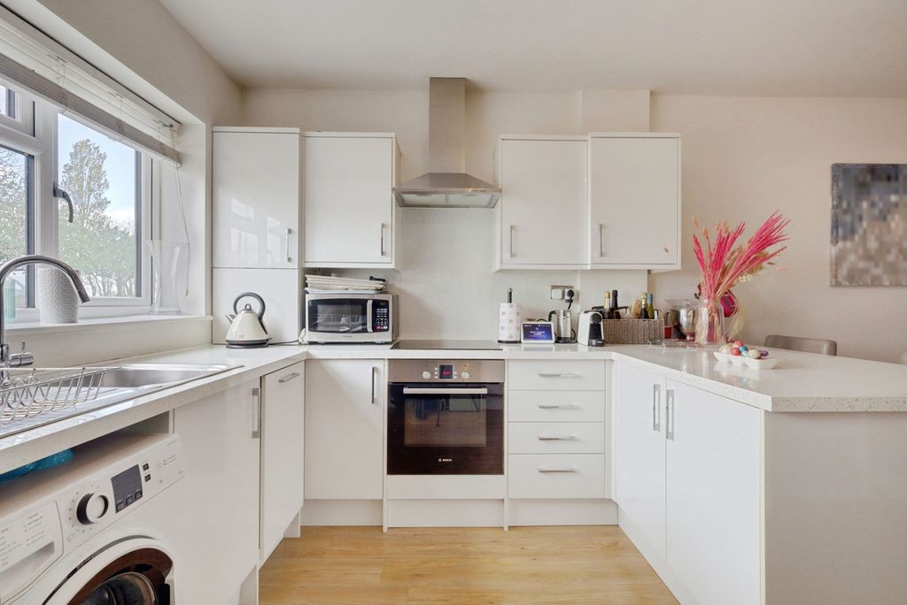 Additional image 3 of 3 bed flat for saleLondon Road, Benfleet SS7