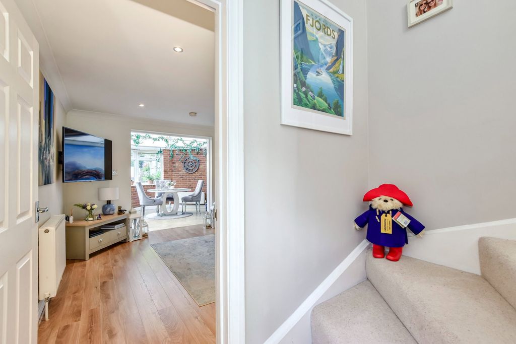 Additional image 6 of 4 bed semi-detached house for salePopes Road, Abbots Langley WD5