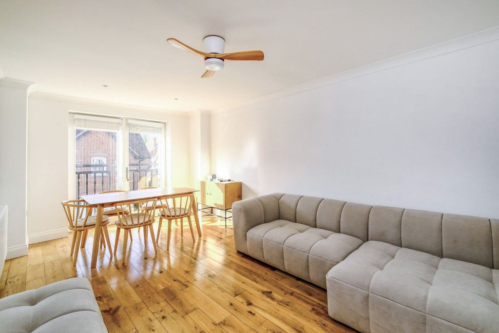 Additional image 3 of 2 bed flat for saleHankins Court, Winchester, Hampshire SO24