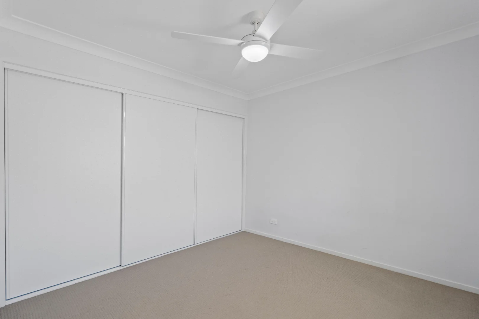 2/3a Evergreen Avenue, Loganlea QLD 4131 photo 3