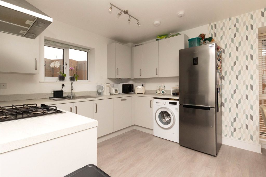 2 bed flat for salePost Office Road, Locking, Weston-Super-Mare BS24 photo 5