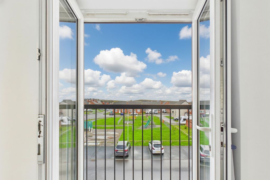 2 bed flat for saleAdmiral Close, Workington CA14 photo 5