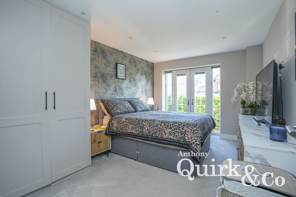 Additional image 7 of 2 bed flat for saleHigh Road, Benfleet SS7