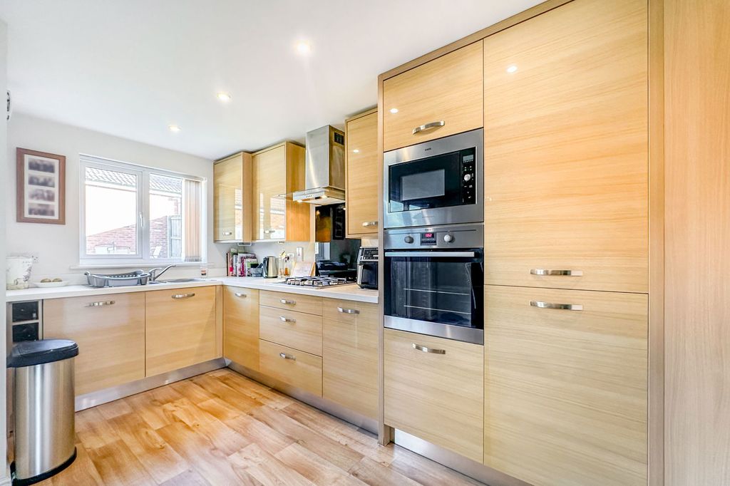 Additional image 8 of 3 bed semi-detached house for saleClipson Crest, Barton-Upon-Humber DN18