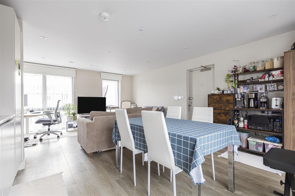 Additional image 6 of 2 bed flat for saleNovum House, Water Lane, Cambridge CB4