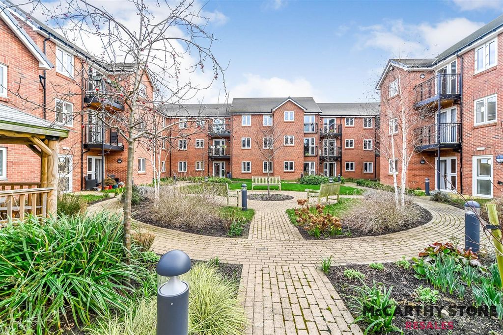 2 bed flat for saleOakhill Place, High View, Bedford, Bedfordshire MK41