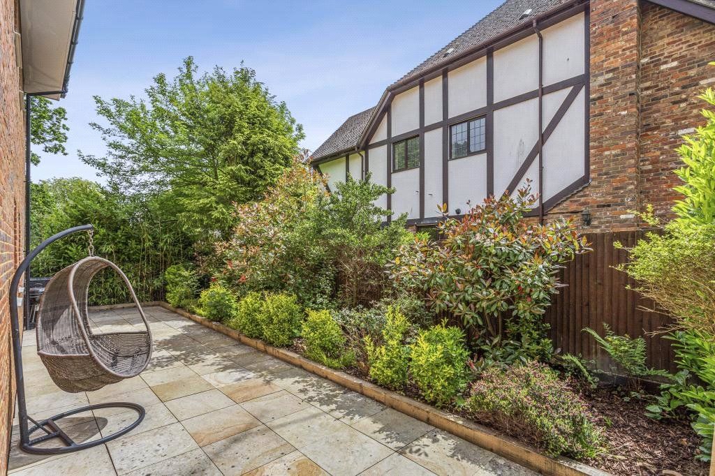 Additional image 13 of 2 bed flat for saleThe Groves, 46 Station Road, Beaconsfield, Buckinghamshire HP9