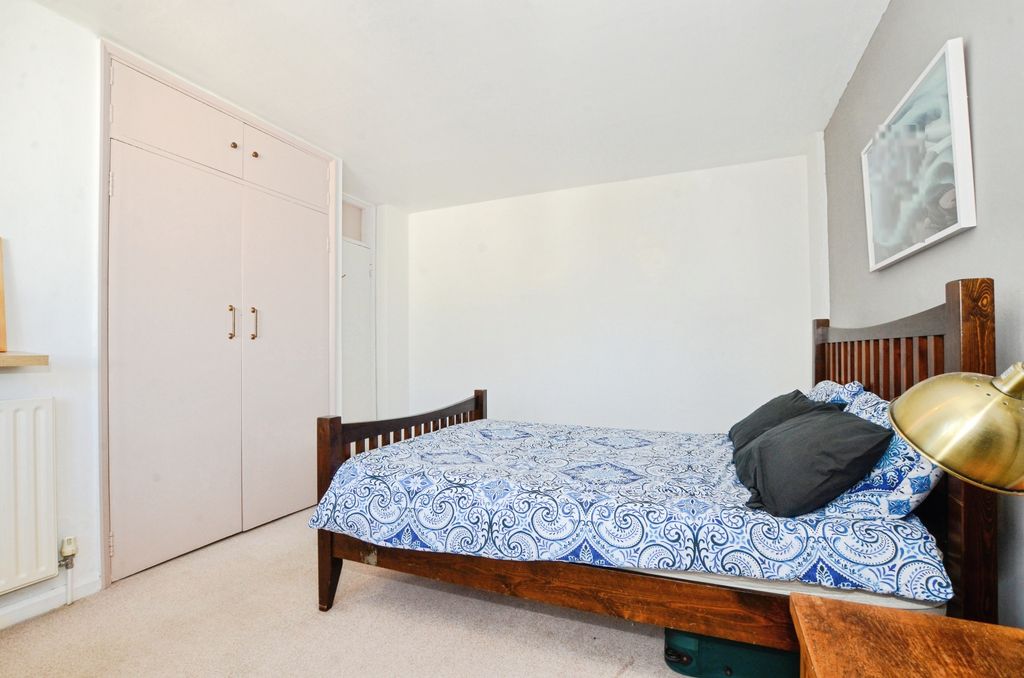 Additional image 8 of 2 bed flat for saleShirley Road, Abbots Langley WD5