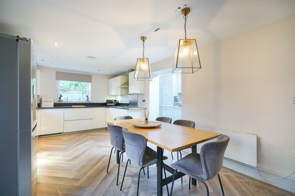 Additional image 6 of 4 bed detached house for saleElizabeth II Avenue, Berkhamsted, Hertfordshire HP4