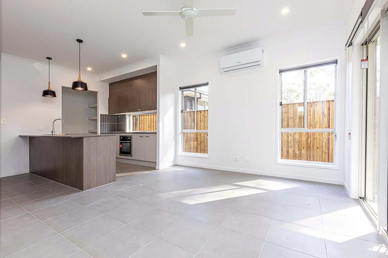 7 Magnolia St, Pallara QLD 4110 photo 3