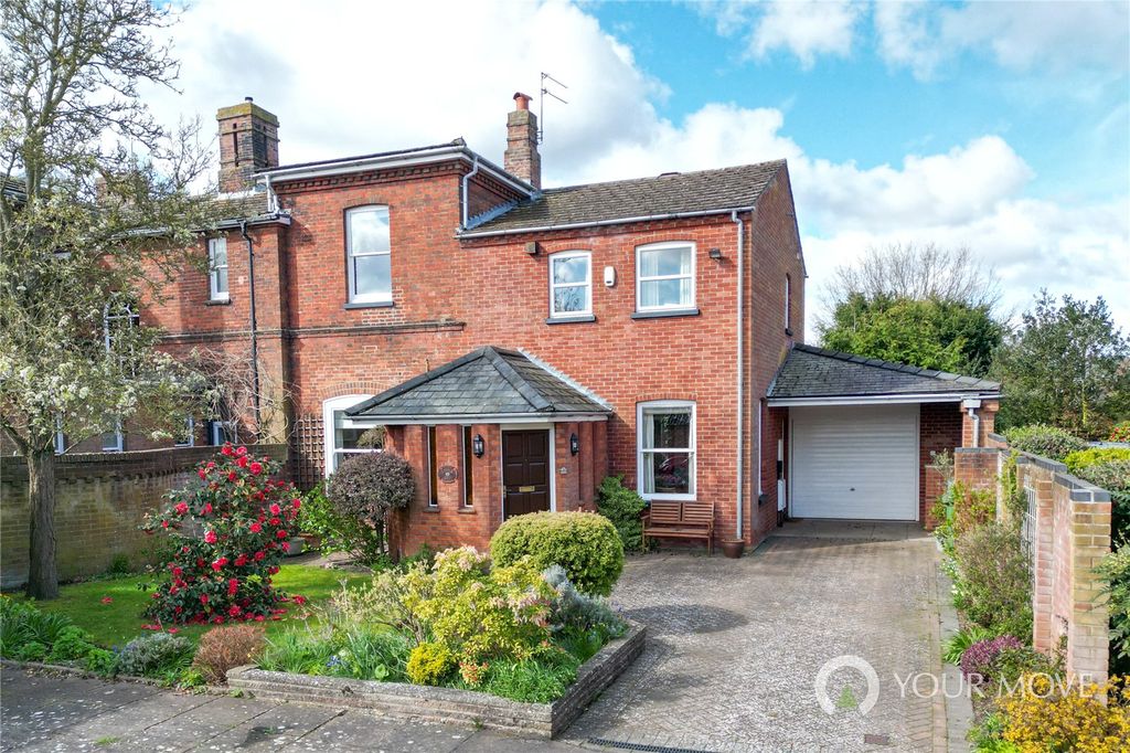 3 bed semi-detached house for saleHomefield Paddock, Beccles, Suffolk NR34
