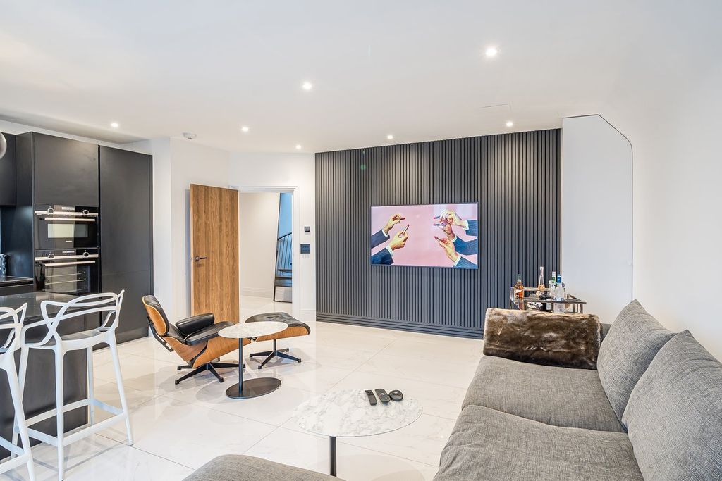 Additional image 5 of 3 bed flat for saleOverbury Avenue, Beckenham BR3