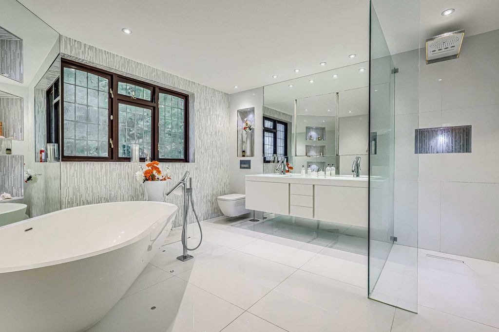 Additional image 41 of 4 bed detached house for saleVicarage Hill, Benfleet SS7