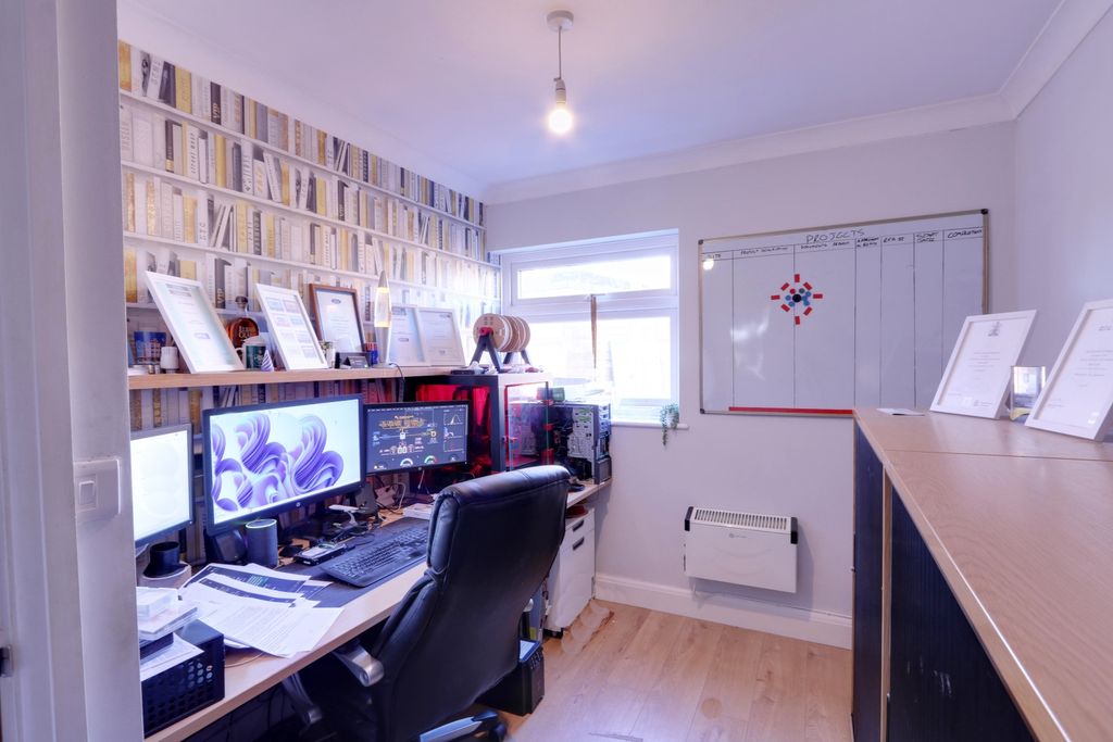 Additional image 14 of 5 bed detached house for sale6 Heathfield, Benfleet SS7