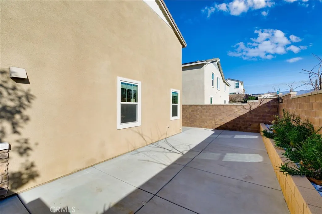 16746 Stags Leap Ln, Fontana, CA 92336