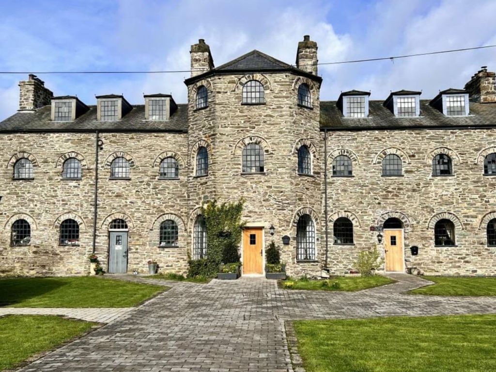 3 bed town house for saleTai'r Aran, Plassey Street, Bala LL23