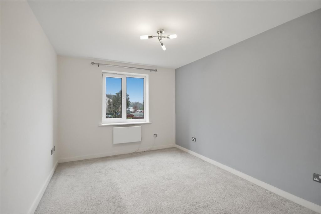 Additional image 7 of 2 bed flat for saleTapton Lock Hill, Tapton, Chesterfield S41
