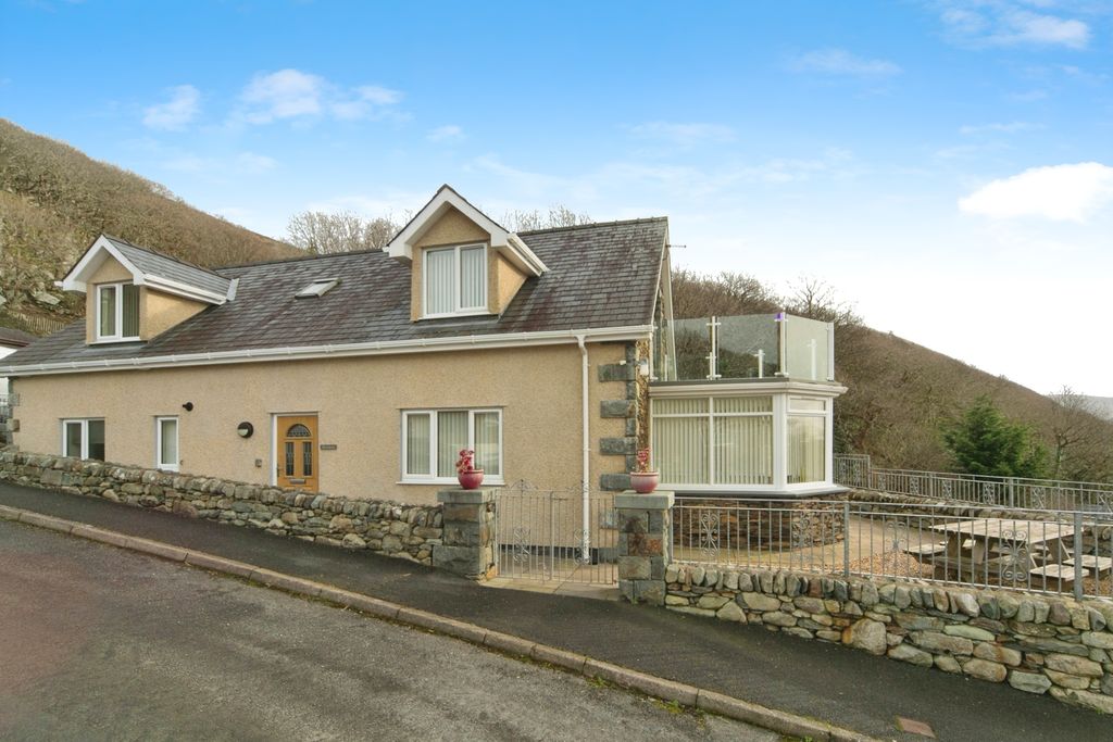 3 bed detached house for saleFfordd Bro Mynach, Barmouth LL42
