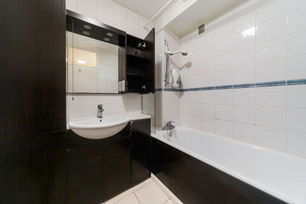 Additional image 14 of 2 bed flat for saleFoxgrove Road, Beckenham BR3