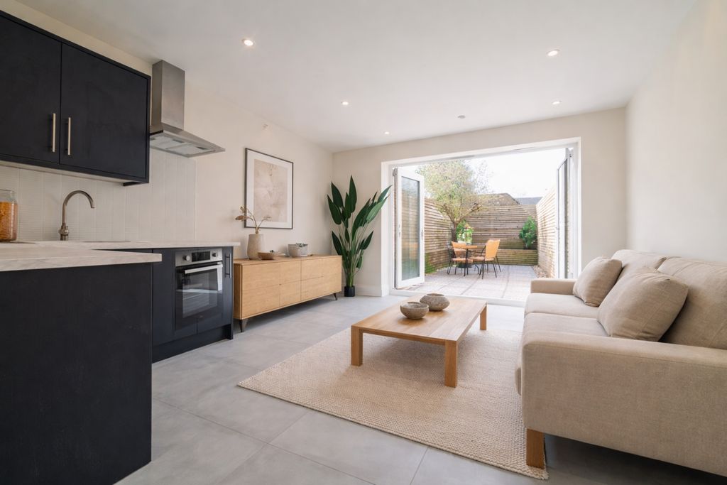 1 bed flat for saleMajor Road, Canton CF5