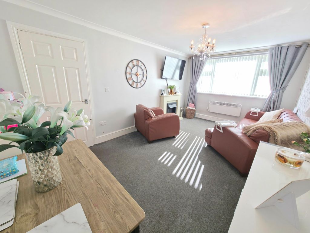 2 bed maisonette for saleFieldview Close, Exhall, Coventry, Warwickshire CV7 photo 3