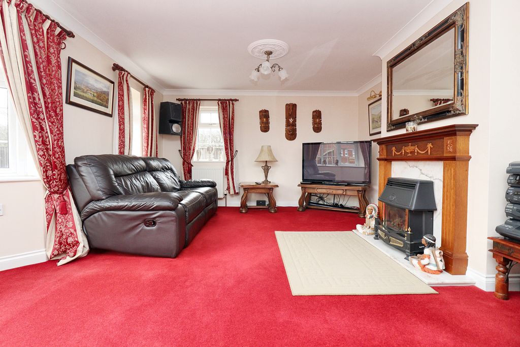 5 bed detached house for saleCambridge Crescent, Binbrook LN8 photo 5