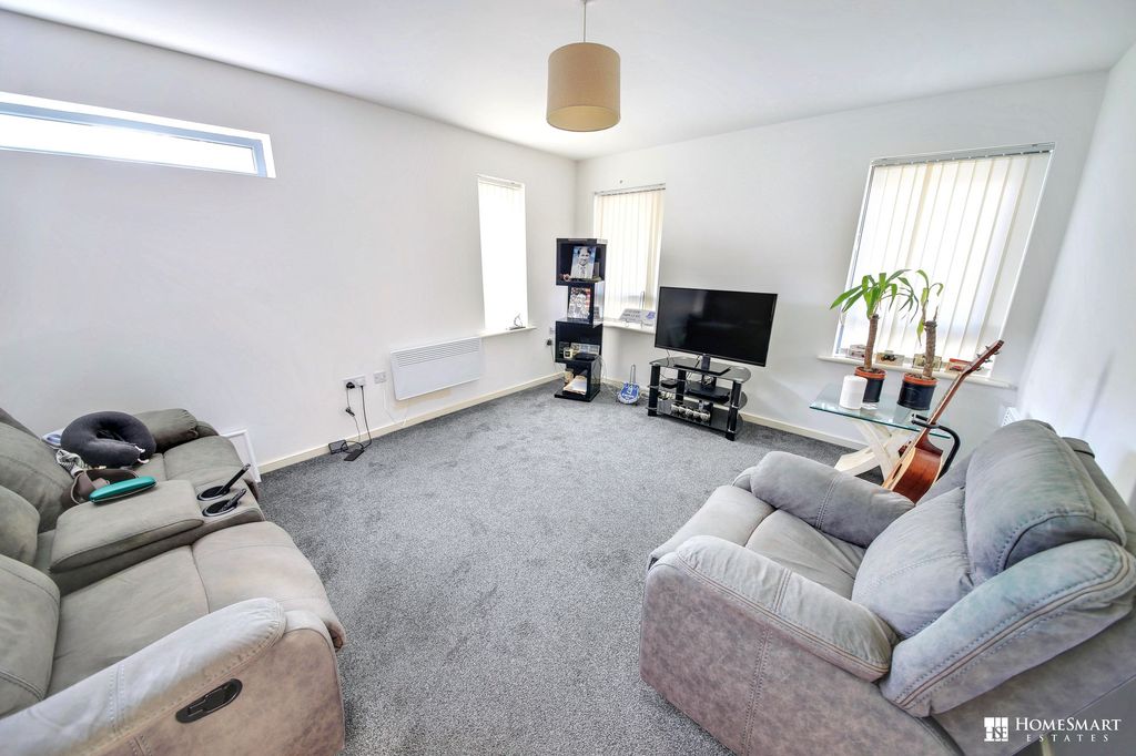 2 bed flat for saleThe Decks, Runcorn WA7 photo 3